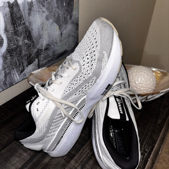 Brooks Adrenaline GTS 24 running shoes SZ 11.5 - Picture 11 of 15